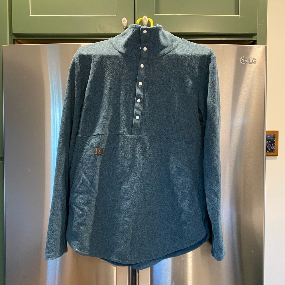 Deso Supply fleece pullover